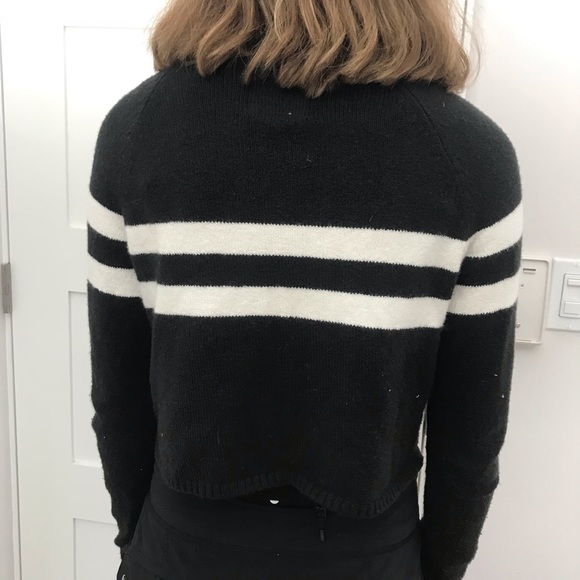 cropped black sweater - Picture 3 of 3